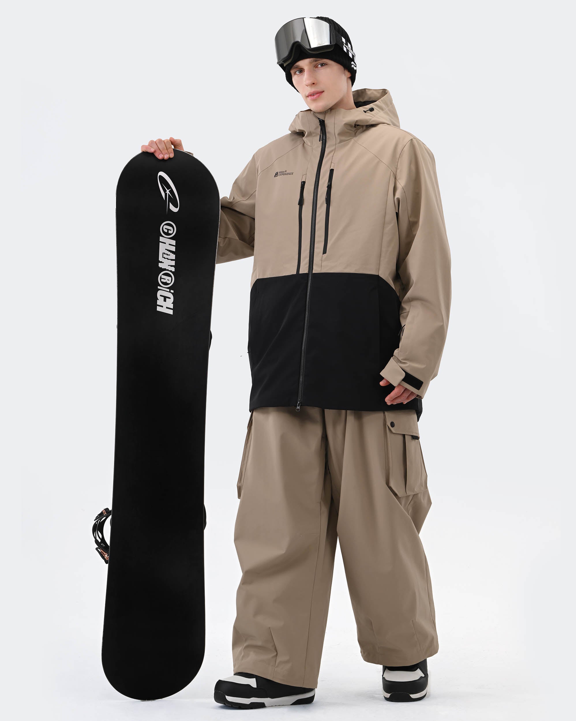 Men wearing Light Khaki 3-layer baggy snowboard jacket backcountry adventure
