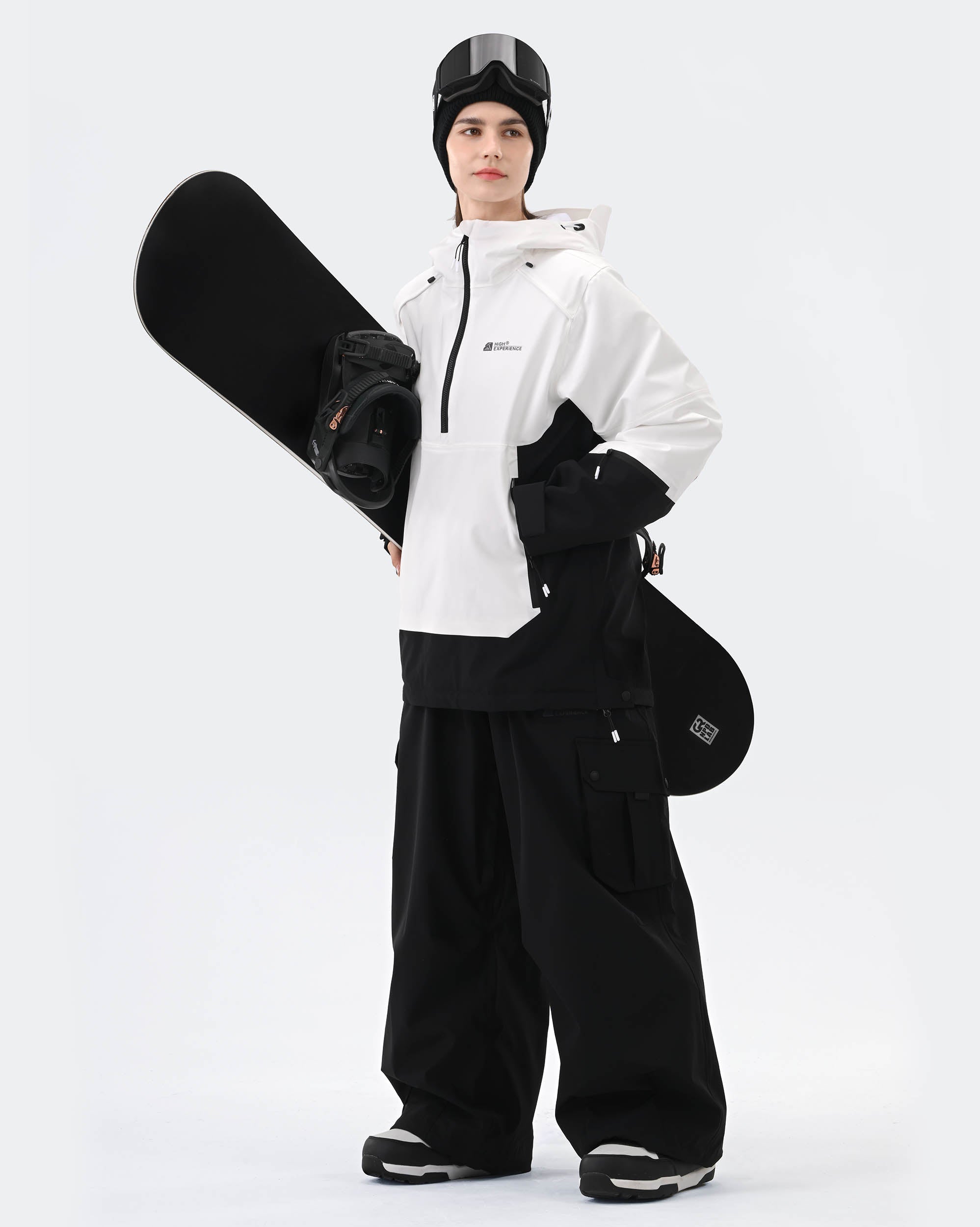 White ski jacket storm hood and hem drawstring detail – HIGH EXPERIENCE
