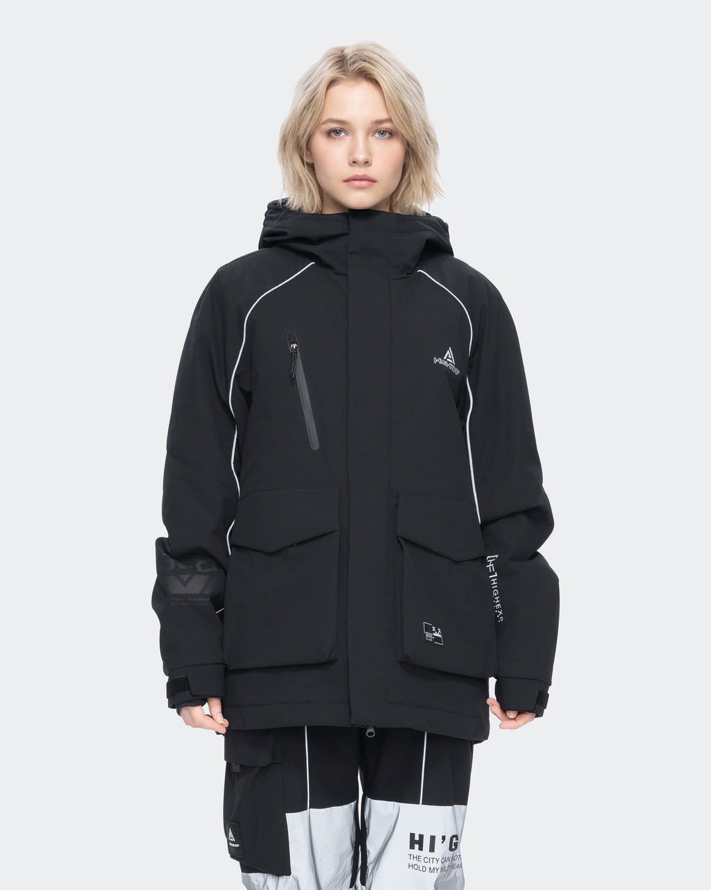 Women's baggy ski jacket front view in Black – HIGH EXPERIENCE
