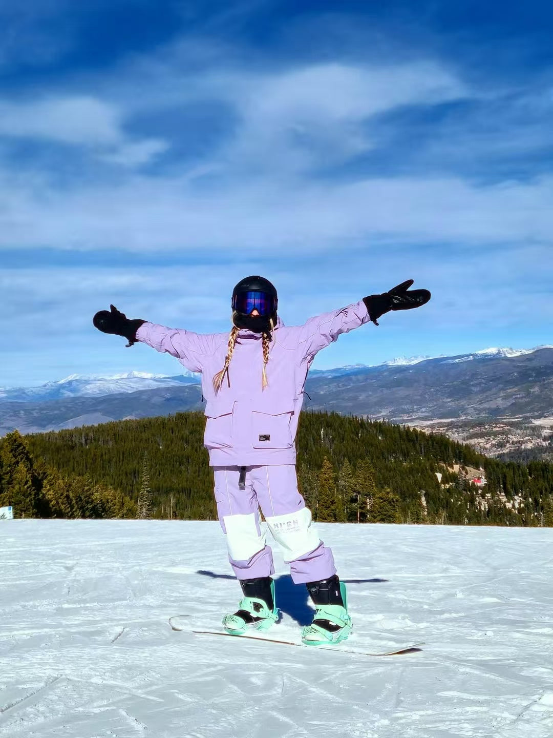 HIGH EXPERIENCE customer enjoying a snow day