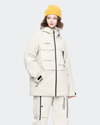 Beige ski jacket pocket and storm hood detail – HIGH EXPERIENCE
