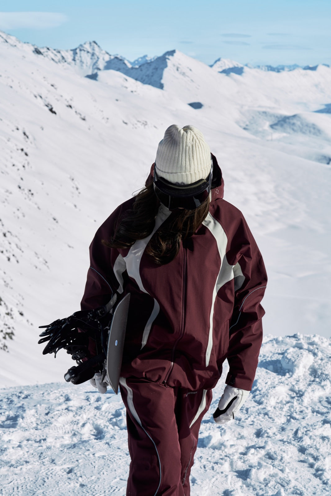 HIGH EXPERIENCE rider in burgundy snowwear